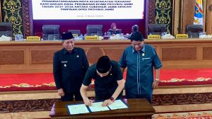 DPRD dan Pemprov Jambi Sahkan 7 Perda, Edi Purwanto: Kita Minta Segera Ditindaklanjuti dengan Pergub