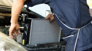 Pastikan Kondisi Kendaraan Sebelum Mudik, Simak Penyebab Air Radiator yang Terus Berkurang