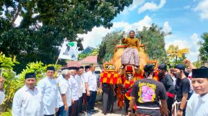 Eko Setiawan Daftar ke PKB Sebagai Cawako Diiringi Reog