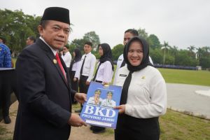 Serahkan SK 1.860 PPPK Formasi 2023, Gubernur: Setelah Terima SK Tunjukkan Kinerja dengan Baik