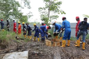 Tim Gabungan Bersama PHR Zona 1 Jambi Field Tutup Ratusan Sumur Tambang Ilegal
