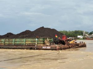 Insiden Tongkang Batubara Tabrak Fender Jembatan Aurduri I, 3 Kapal Ditahan, Nakhoda Jadi Tersangka