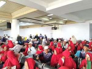 Mendarat di Bandara Batam, Jemaah Haji Kloter Pertama Jambi Tiba di Tanah Air