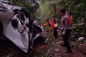 Rem Blong, Fortuner Terjun ke Jurang, Empat Tewas