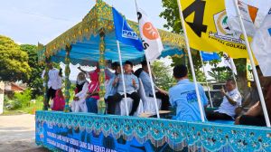 Naik Mobil Hias Khas Jambi Dalam Deklarasi Pilkada Damai, Haris-Sani Harap Jambi Kondusif
