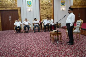 Rapat Perdana, Pjs Gubernur Sudirman Pastikan Pembangunan dan Pelayanan Masyarakat Tetap Berjalan