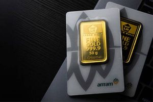 Emas Antam Turun Jadi Rp1,517 Juta Per Gram