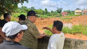 Faried Dengarkan Keluhan Warga Perumahan Mutiara Kenali Terdampak Banjir