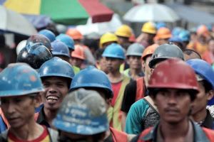 Buruh dan Karyawan! Presiden Teken PP Nomor 6, Kena PHK Dapat Uang 60 Persen dari Upah