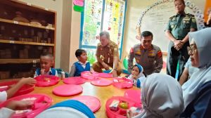 Pantau Program MBG Perdana di Jambi, Gubernur Al Haris: Sudah Baik, Tinggal Kita Awasi Bersama