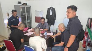 Ditreskrimsus Polda Jambi Limpahkan Tiga Tersangka Kasus 1,7 Kg Emas PETI ke Kejaksaan