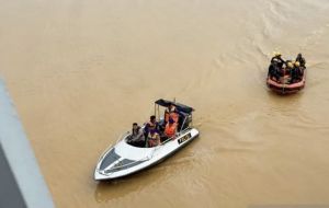 Perempuan yang Terjun ke Sungai Batanghari dari Jembatan Aurduri I Masih Dalam Pencarian