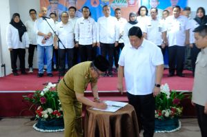 Wagub Sani Kukuhkan Pengurus FPRB Provinsi Jambi