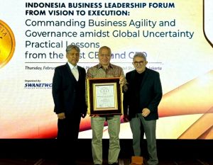 Presiden Direktur JNE Raih Penghargaan Indonesia Best CEO 2025