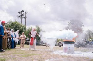 Tingkatkan Kewaspadaan, PEP Jambi Bekali Warga Bajubang Hadapi Risiko Kebakaran