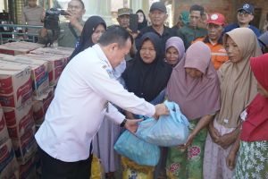 Gubernur Al Haris Tinjau dan Berikan Bantuan Korban Banjir Sarolangun dan Merangin
