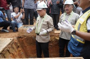 Gubernur Al Haris Letakkan Batu Pertama Pembangunan RSUD Bukit Tengah di Kerinci
